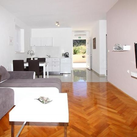 קאבטאט Apartments Dubreta מראה חיצוני תמונה