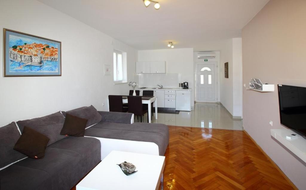קאבטאט Apartments Dubreta מראה חיצוני תמונה