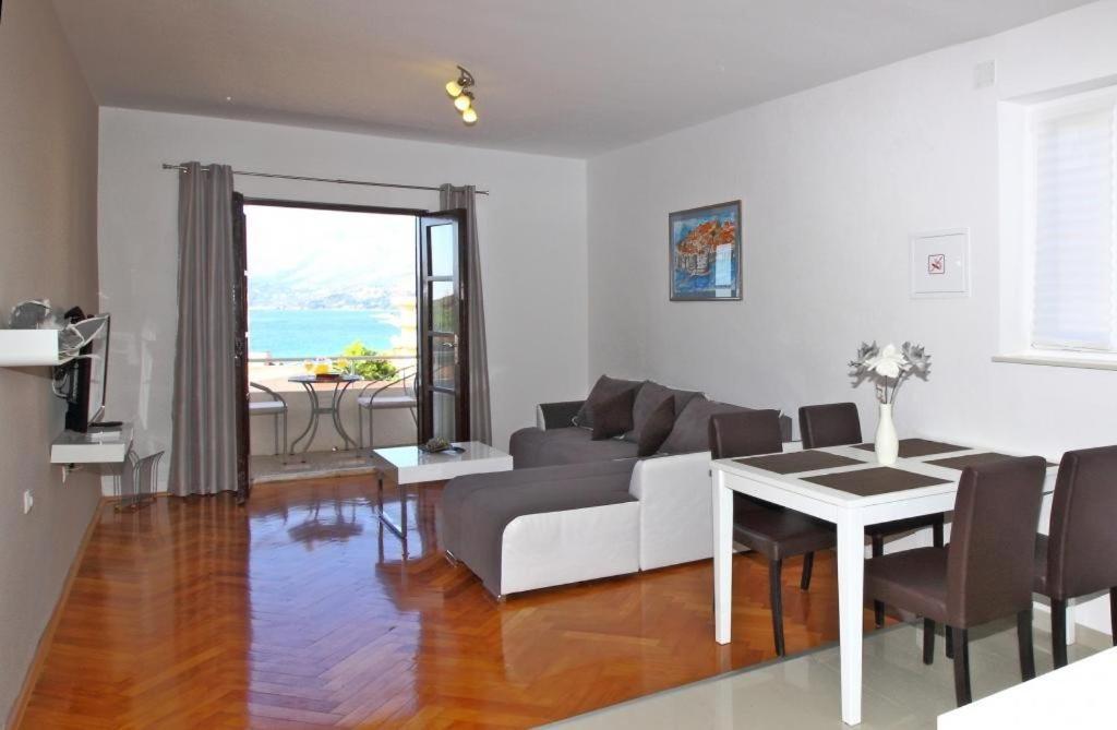קאבטאט Apartments Dubreta מראה חיצוני תמונה
