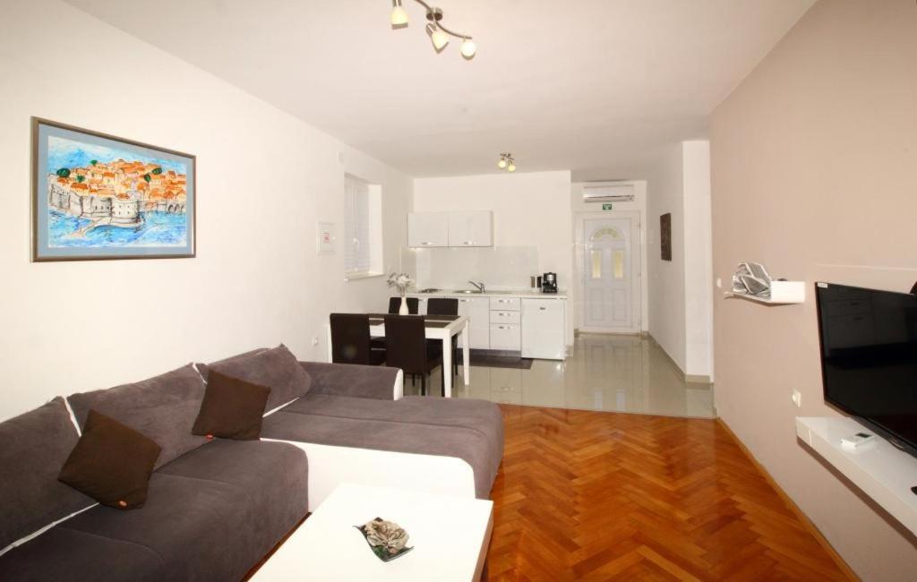 קאבטאט Apartments Dubreta מראה חיצוני תמונה