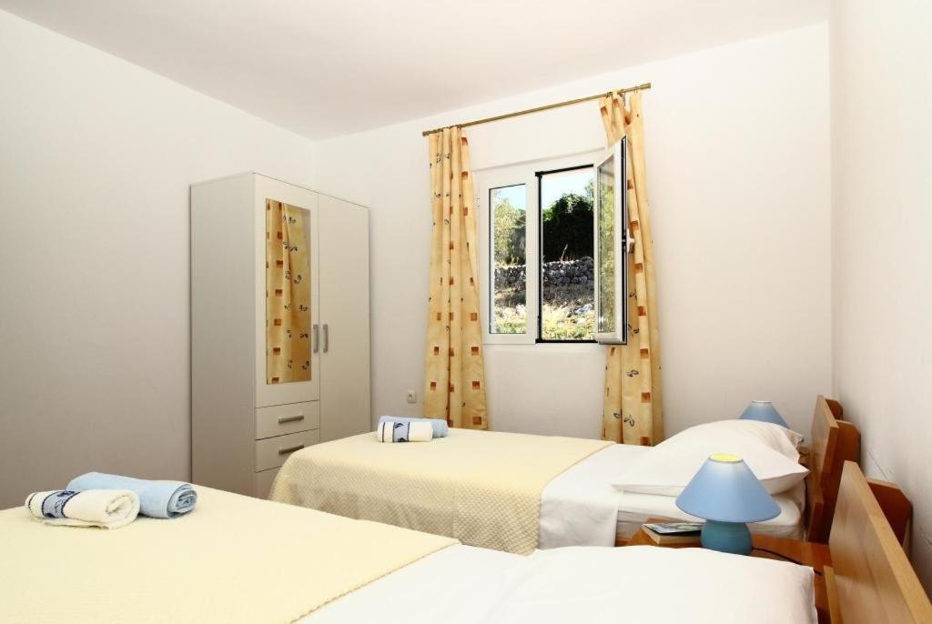 קאבטאט Apartments Dubreta מראה חיצוני תמונה