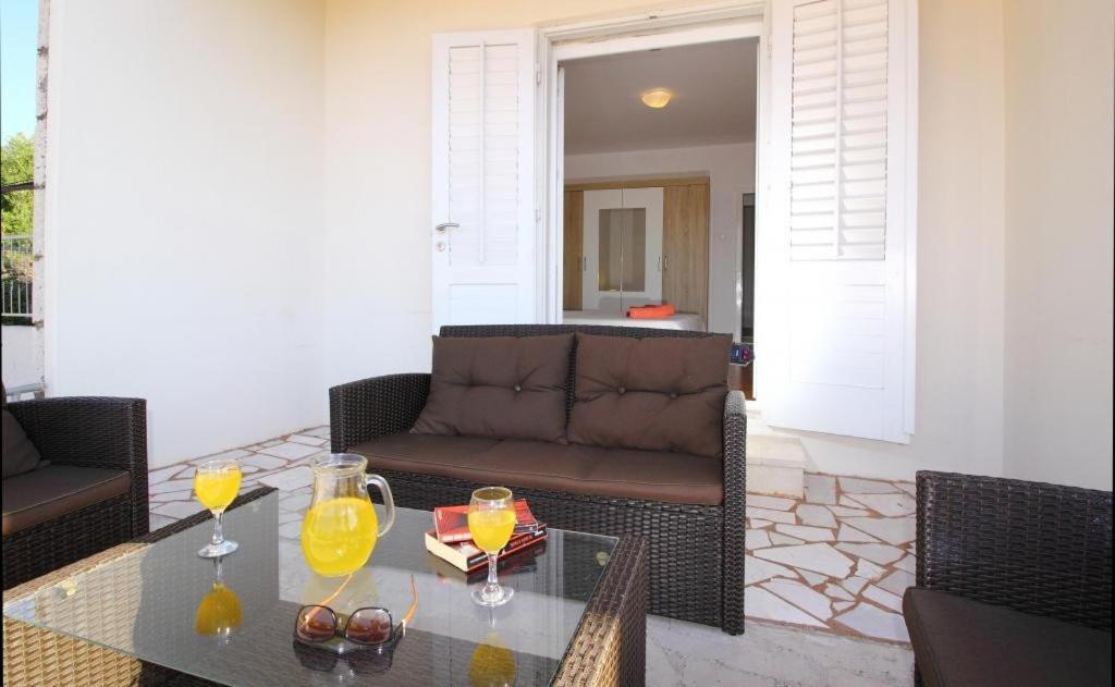 קאבטאט Apartments Dubreta מראה חיצוני תמונה