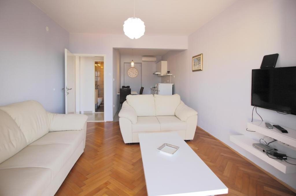 קאבטאט Apartments Dubreta מראה חיצוני תמונה
