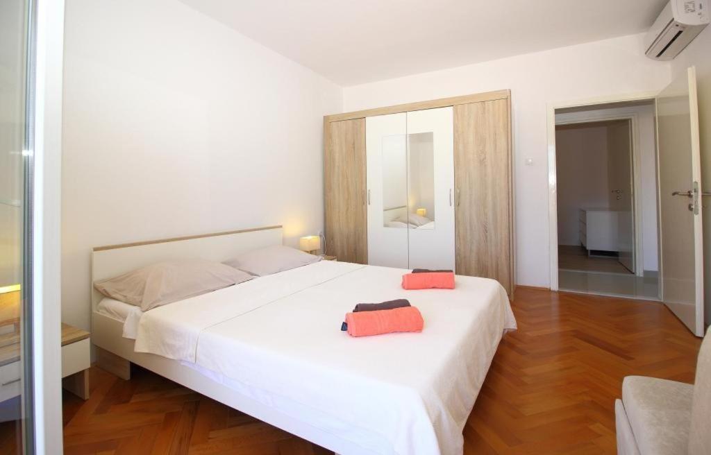 קאבטאט Apartments Dubreta מראה חיצוני תמונה