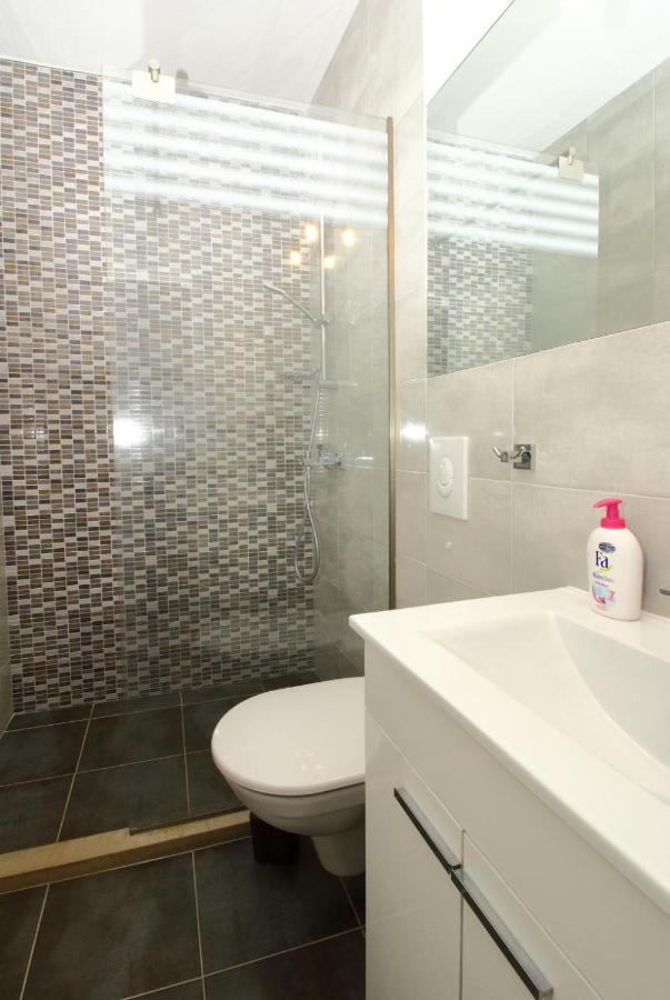 קאבטאט Apartments Dubreta מראה חיצוני תמונה