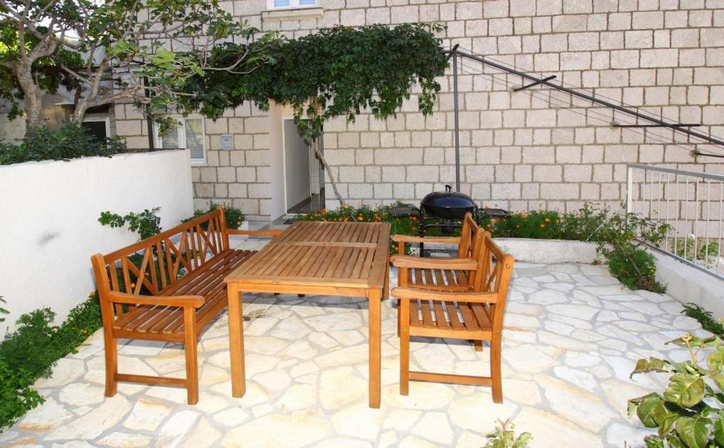 קאבטאט Apartments Dubreta מראה חיצוני תמונה