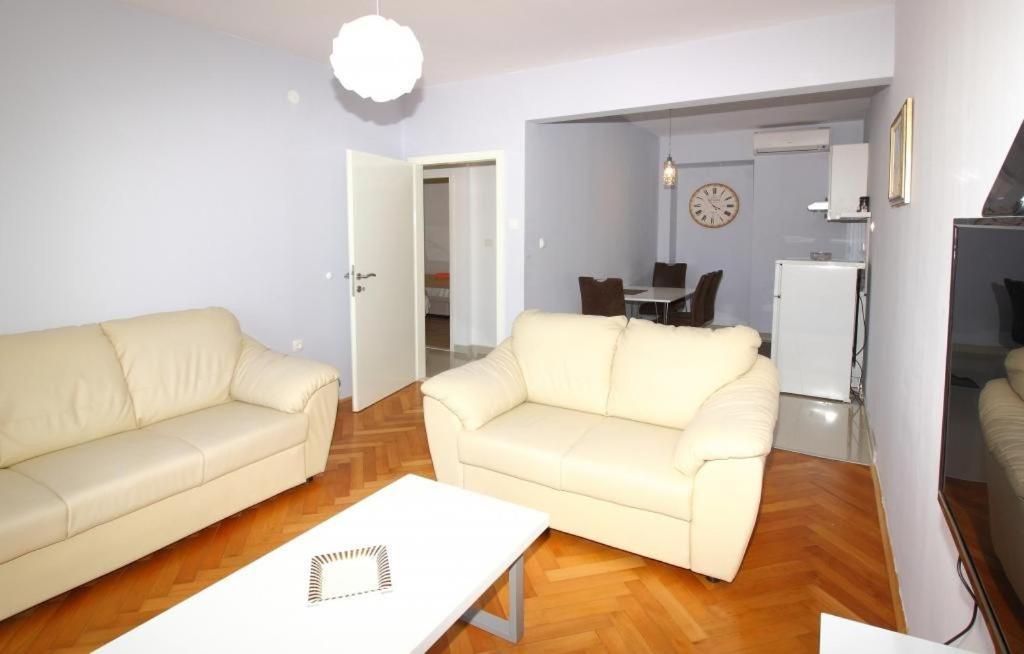 קאבטאט Apartments Dubreta מראה חיצוני תמונה