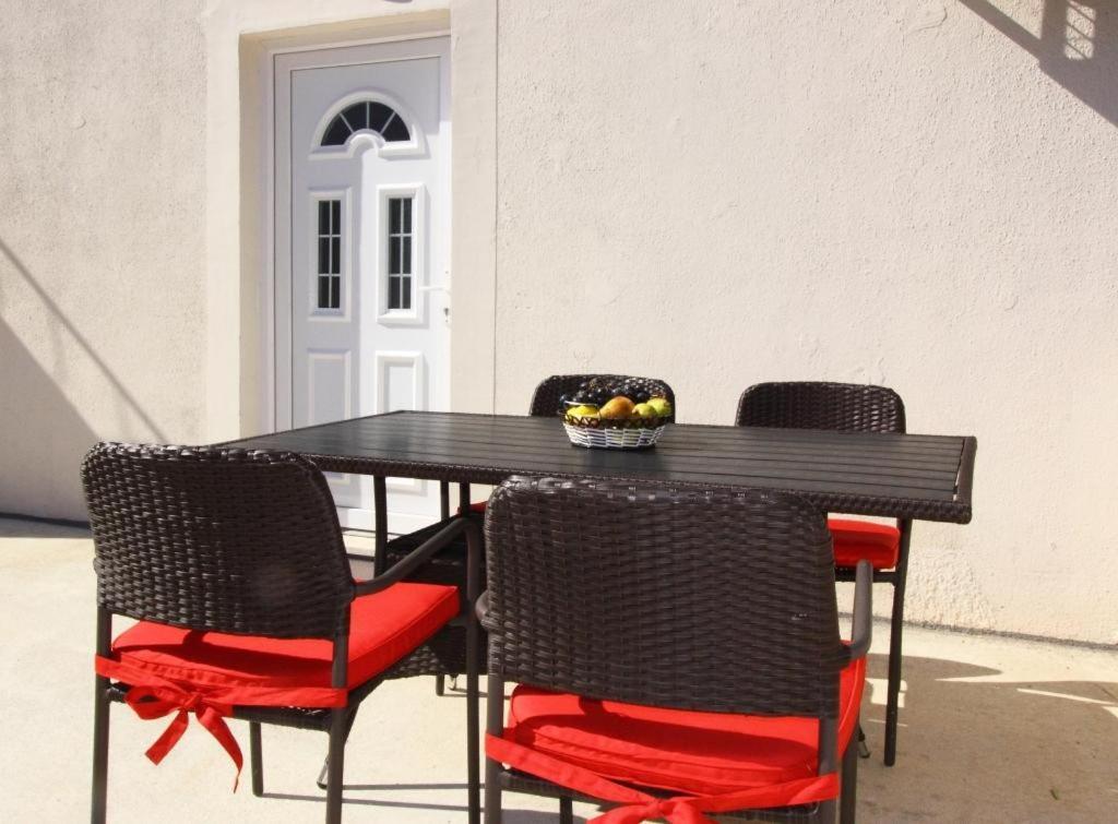 קאבטאט Apartments Dubreta מראה חיצוני תמונה