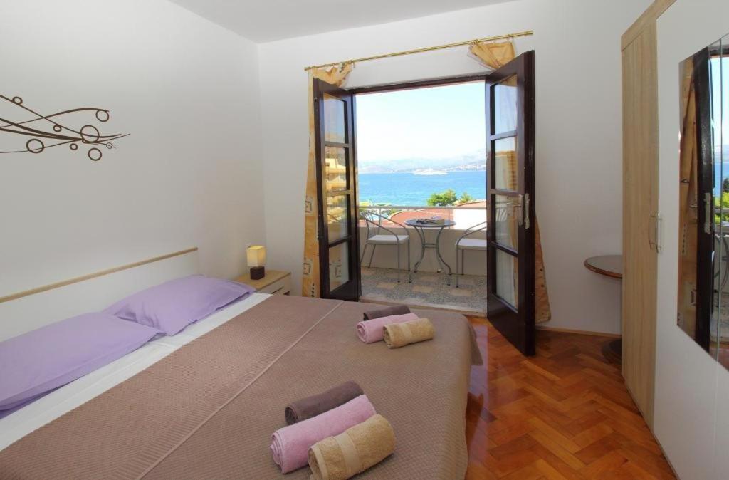 קאבטאט Apartments Dubreta חדר תמונה