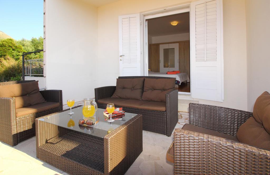 קאבטאט Apartments Dubreta מראה חיצוני תמונה